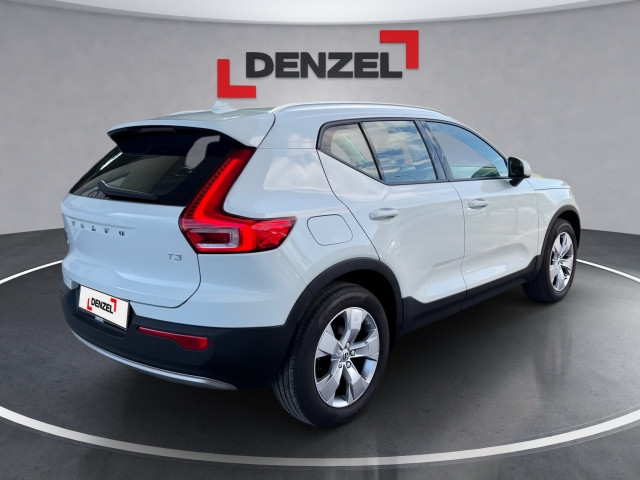 Bild 3: VOLVO PKW XC40 T3 Momentum Geartronic