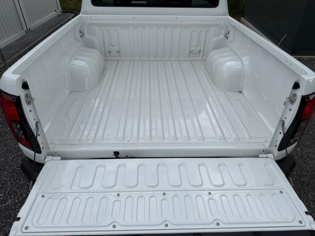 Bild 12: Toyota Hilux Double Cab Duty 144kWh Elektro Automatik (4x