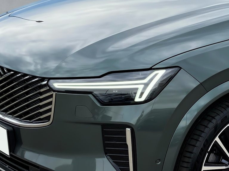 Bild 6: VOLVO PKW XC90 T8 AWD Plug-In Hybrid Ultra Bright