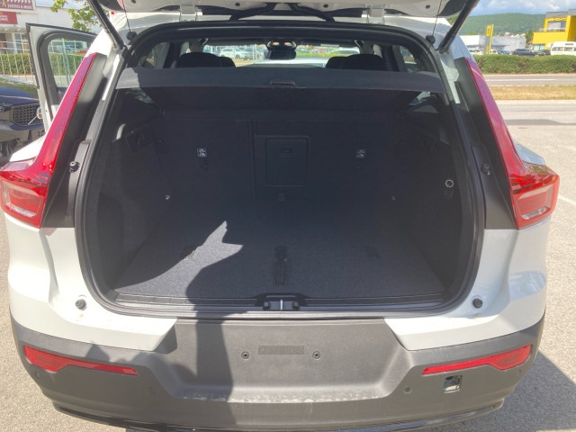 Bild 10: VOLVO PKW XC40 Ultra, B3 Mild Hybrid, Benzin, Dark