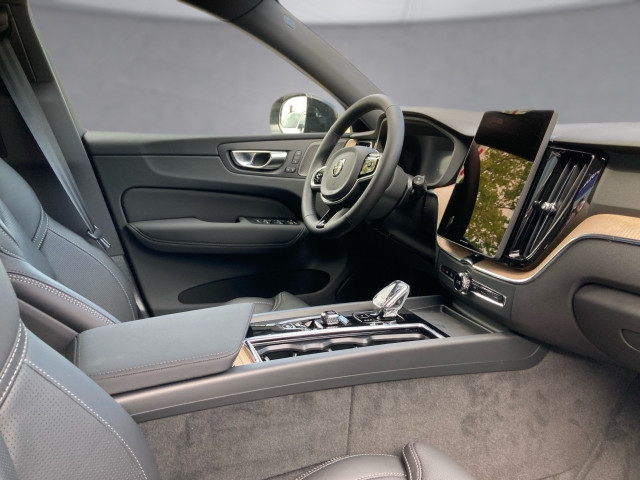 Bild 10: VOLVO PKW XC60 Plus, T6 AWD Plug-in Hybrid, Elektrisch/Benzin, Dark