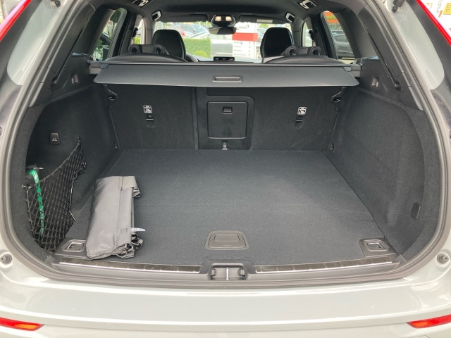 Bild 12: VOLVO PKW XC60 Plus, T6 AWD Plug-in Hybrid, Elektrisch/Benzin, Dark