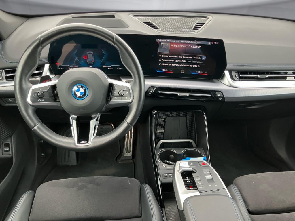Bild 8: BMW iX1 xDrive30 U11 XE2