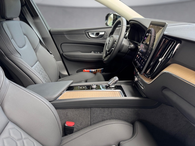 Bild 10: VOLVO PKW XC60 Plus, B5 AWD Mild Hybrid, Benzin, Dark