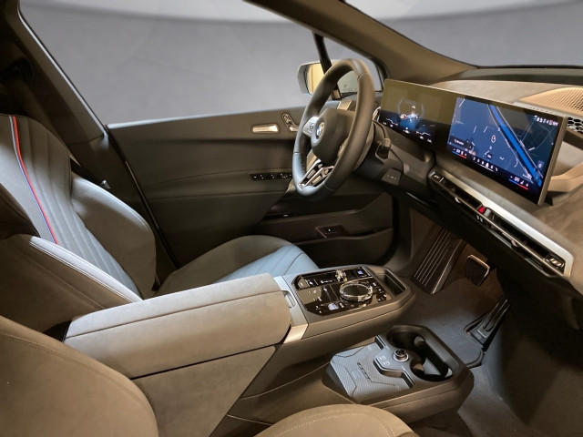 Bild 10: BMW PKW i-Serie iX xDrive45 I20