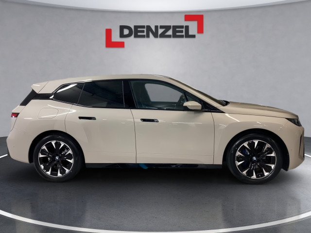 Bild 4: BMW PKW i-Serie iX xDrive45 I20
