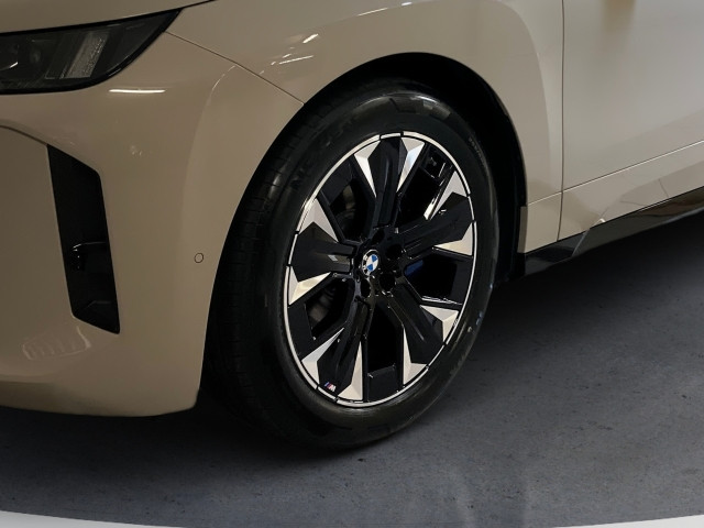 Bild 7: BMW PKW i-Serie iX xDrive45 I20
