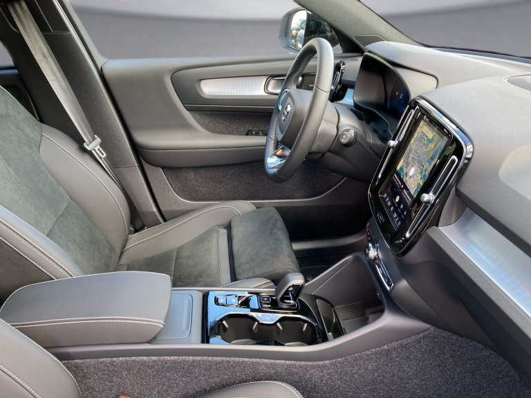 Bild 10: VOLVO PKW XC40 B3 Plus Dark Mild Hybrid
