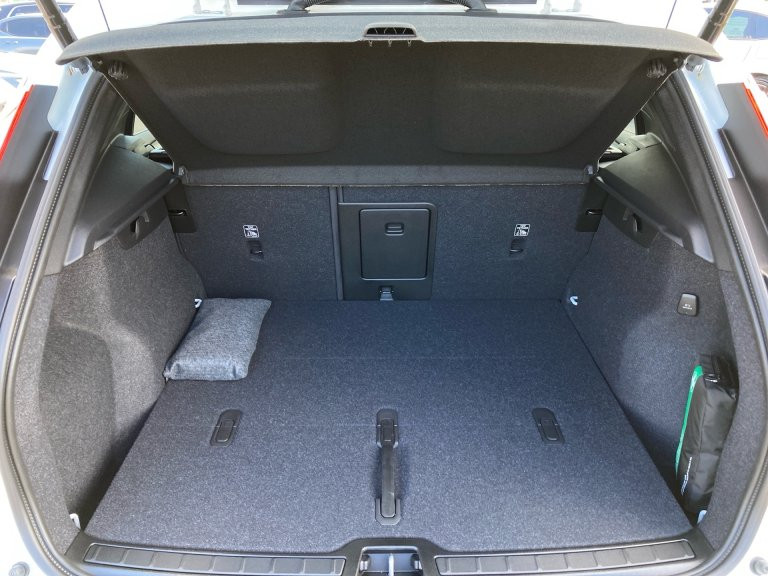 Bild 12: VOLVO PKW XC40 B3 Plus Dark Mild Hybrid