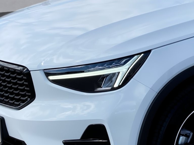 Bild 6: VOLVO PKW XC40 B3 Plus Dark Mild Hybrid