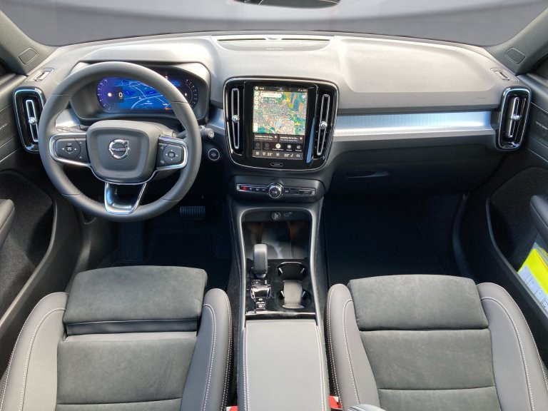 Bild 8: VOLVO PKW XC40 B3 Plus Dark Mild Hybrid