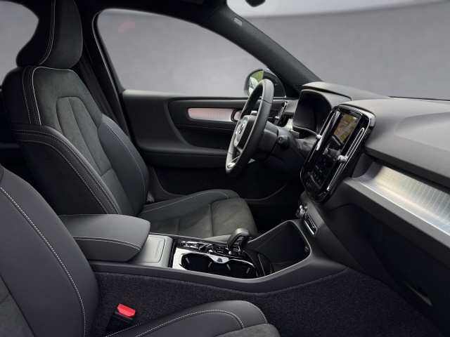 Bild 10: VOLVO PKW XC40 Plus, B3 Mild Hybrid, Benzin, Dark