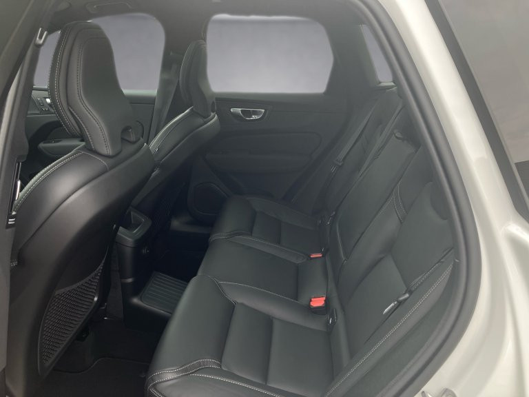 Bild 7: VOLVO PKW XC60 Plus, T6 AWD Plug-in Hybrid, Elektrisch/Benzin, Dark