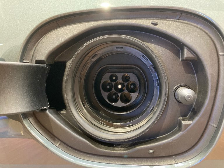 Bild 8: VOLVO PKW XC60 Plus, T6 AWD Plug-in Hybrid, Elektrisch/Benzin, Dark