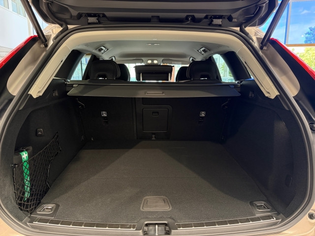 Bild 9: VOLVO PKW XC60 T6 PHEV Plus dark