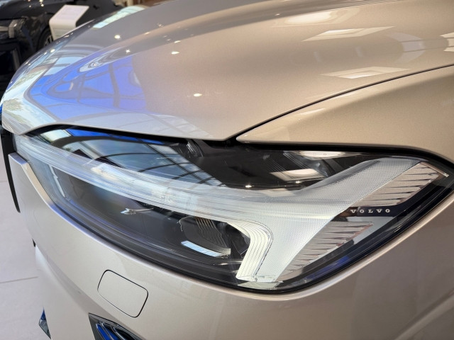 Bild 3: VOLVO PKW XC60 T6 PHEV Plus dark