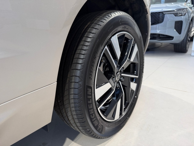 Bild 4: VOLVO PKW XC60 T6 PHEV Plus dark