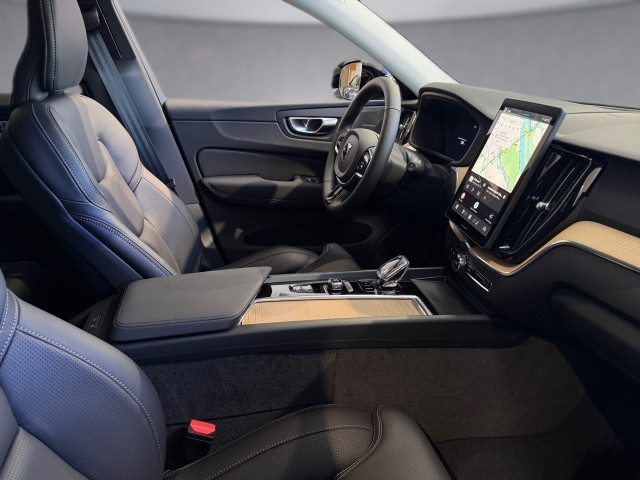 Bild 7: VOLVO PKW XC60 T6 PHEV Plus dark
