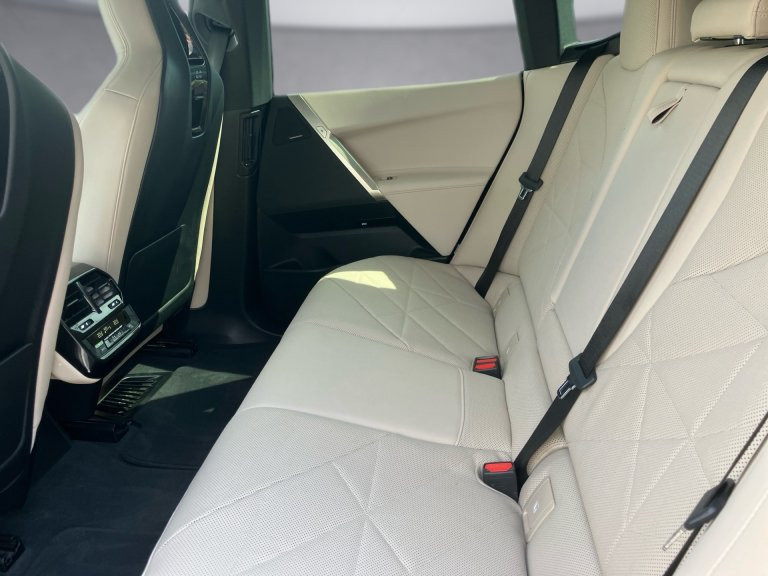 Bild 9: BMW PKW i-Serie iX xDrive40 I20 XE2