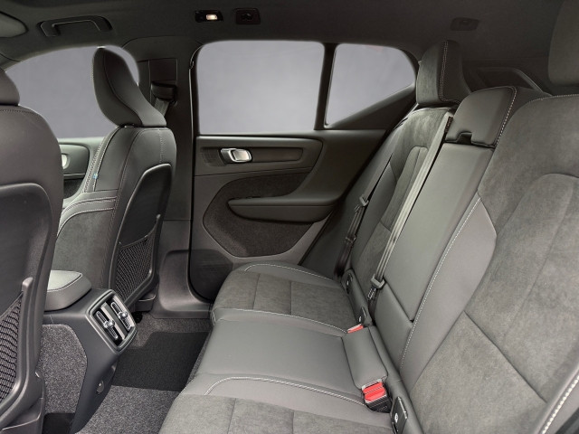 Bild 11: VOLVO PKW XC40 Black Edition Ultra, B3 Mild Hybrid, Benzin