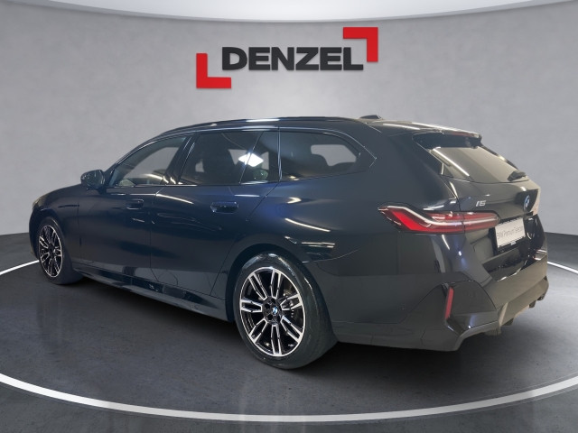 Bild 2: BMW i5 xDrive40 Touring