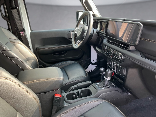Bild 10: Jeep Wrangler Sahara 2.0