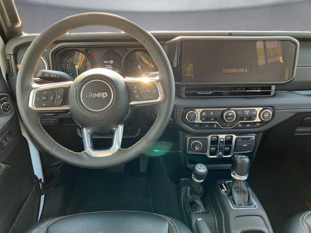 Bild 8: Jeep Wrangler Sahara 2.0