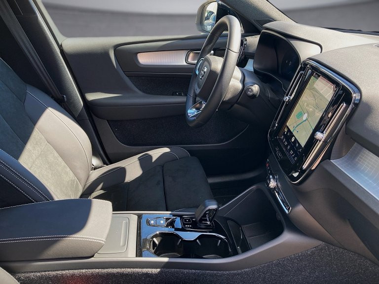 Bild 10: VOLVO PKW XC40 B4 Mild Hybrid Plus Black Edition