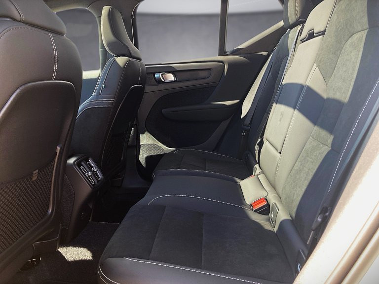 Bild 11: VOLVO PKW XC40 B4 Mild Hybrid Plus Black Edition