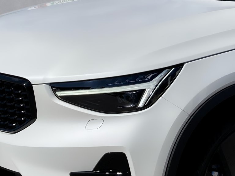 Bild 6: VOLVO PKW XC40 B4 Mild Hybrid Plus Black Edition