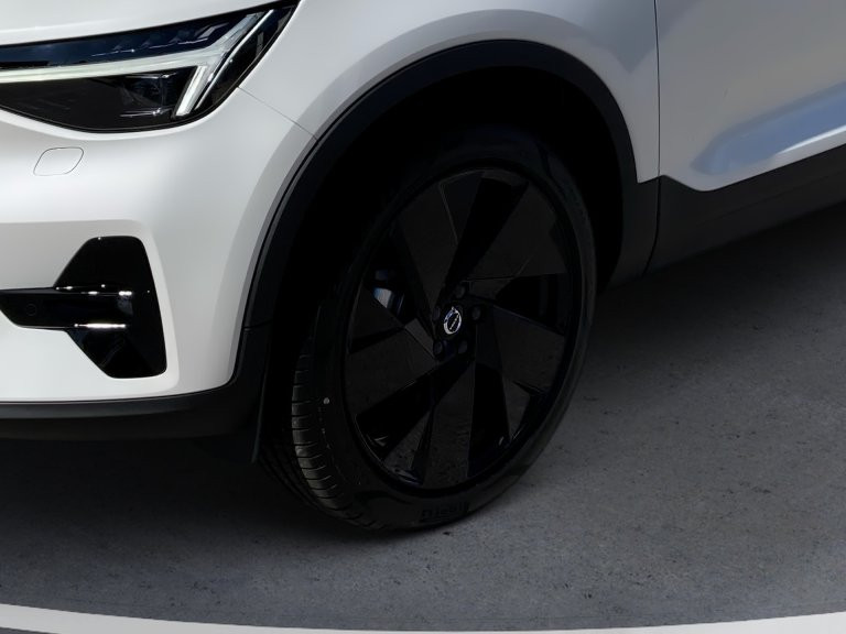 Bild 7: VOLVO PKW XC40 B4 Mild Hybrid Plus Black Edition