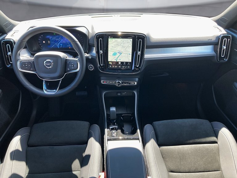 Bild 8: VOLVO PKW XC40 B4 Mild Hybrid Plus Black Edition