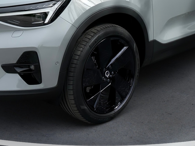 Bild 7: VOLVO PKW EX40 Black Edition Plus, Single Motor Extended Range, Vollel