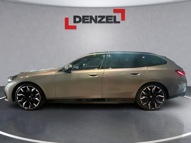 Bild 1: BMW i5 eDrive40 Touring