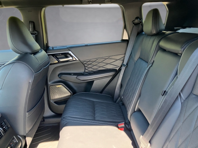 Bild 11: Mitsubishi Outlander PHEV 2,4 4WD Diam.Luxury Black Edt.AT 26