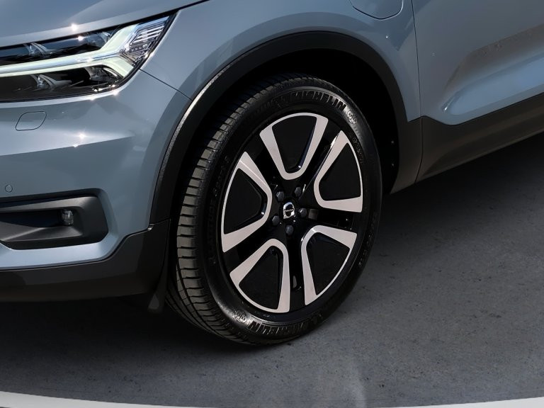 Bild 7: VOLVO PKW XC40 T5 PHEV FWD Momentum Pro Aut.
