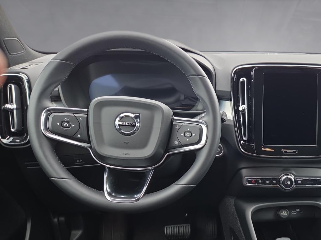 Bild 9: VOLVO PKW XC40 B3 Plus Dark Mild Hybrid