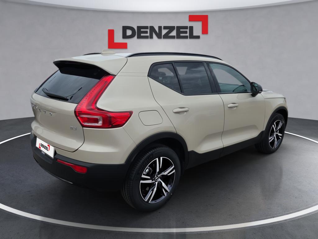 Bild 3: VOLVO PKW XC40 B3 Plus Dark Mild Hybrid