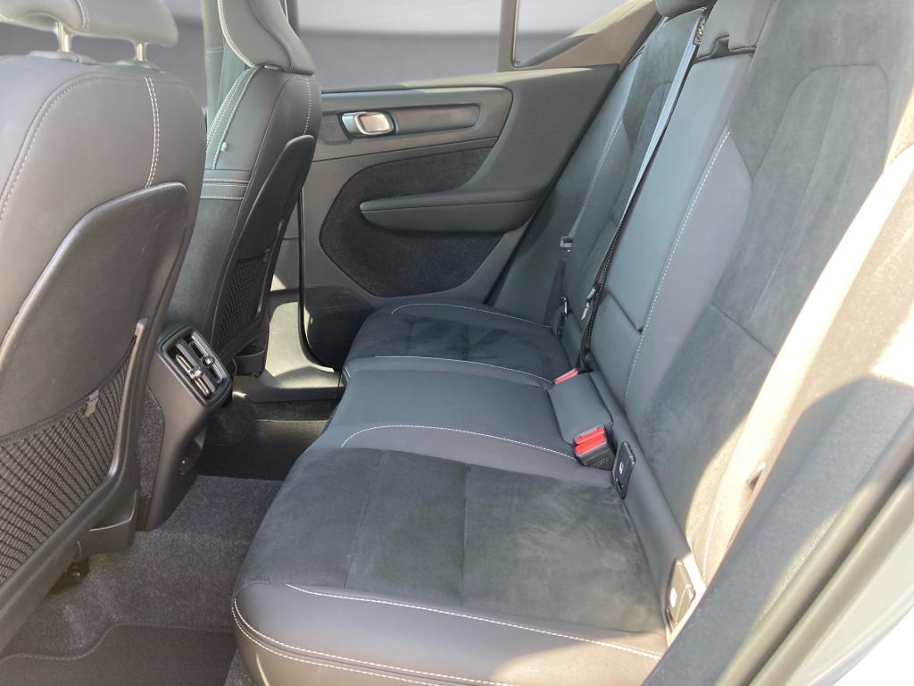 Bild 11: VOLVO PKW XC40 B3 Plus Dark Mild Hybrid