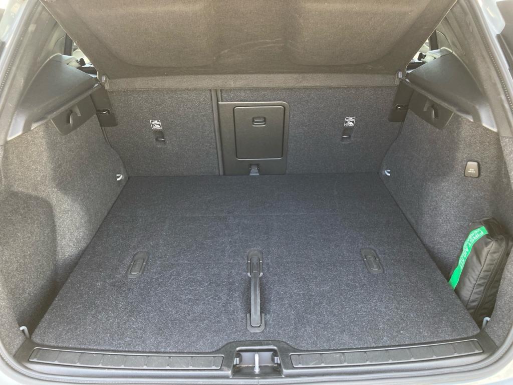 Bild 12: VOLVO PKW XC40 B3 Plus Dark Mild Hybrid