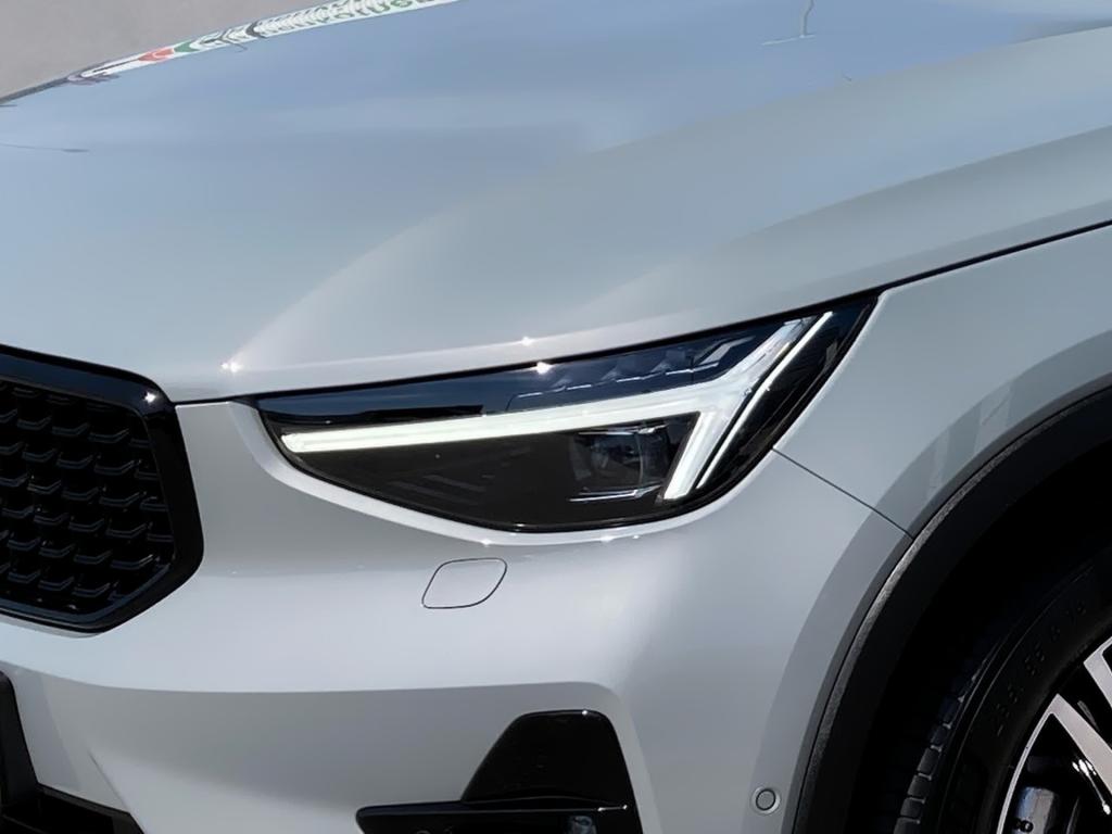 Bild 6: VOLVO PKW XC40 B3 Plus Dark Mild Hybrid