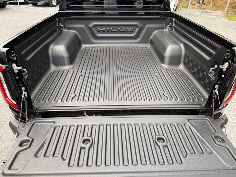 Bild 8: Toyota Hilux Double Cab Executive  2,8L Diesel Mild Hybri