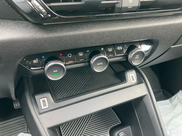 Bild 14: Citroen C4 PureTech 130 S&S EAT8 FEEL