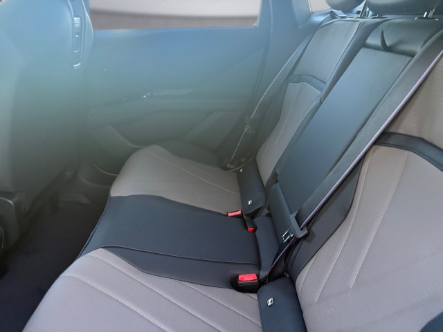 Bild 9: BMW iX3 40