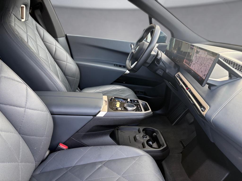 Bild 10: BMW PKW i-Serie iX xDrive40 I20 XE2