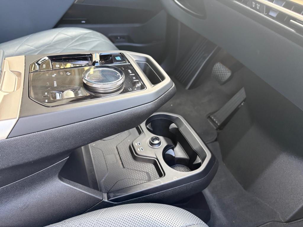 Bild 12: BMW PKW i-Serie iX xDrive40 I20 XE2