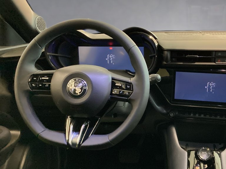 Bild 4: Alfa Junior Ibrida 1.2 Hybrid eDCT6