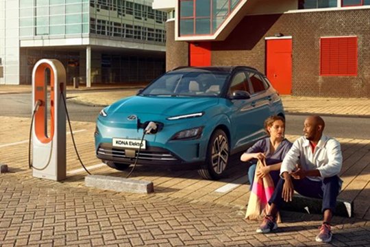 Hyundai KONA mit Ladestation