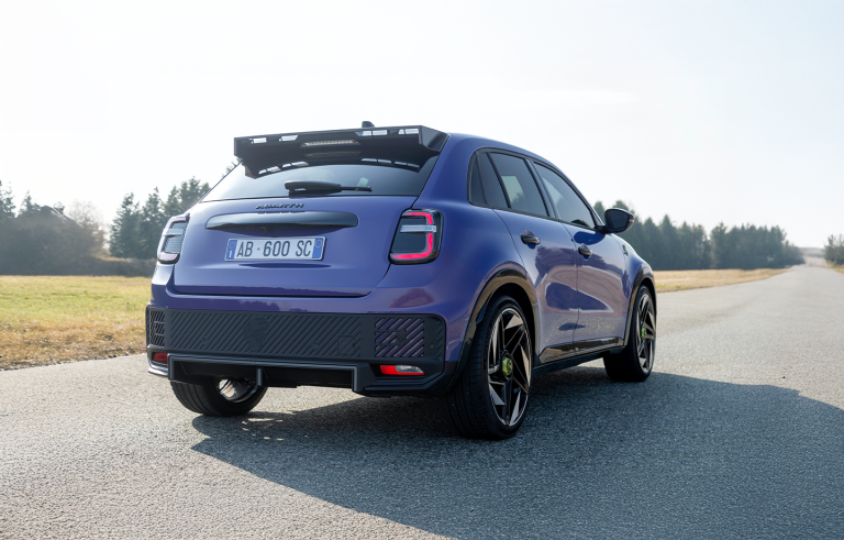 Abarth 600e Heckansicht