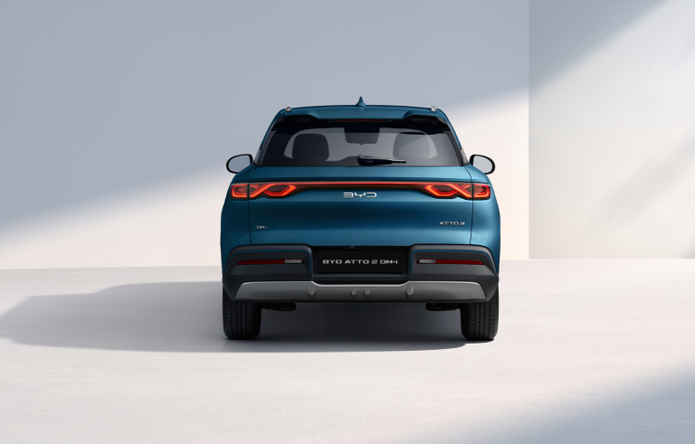 BYD ATTO 2 DM-i Heckansicht